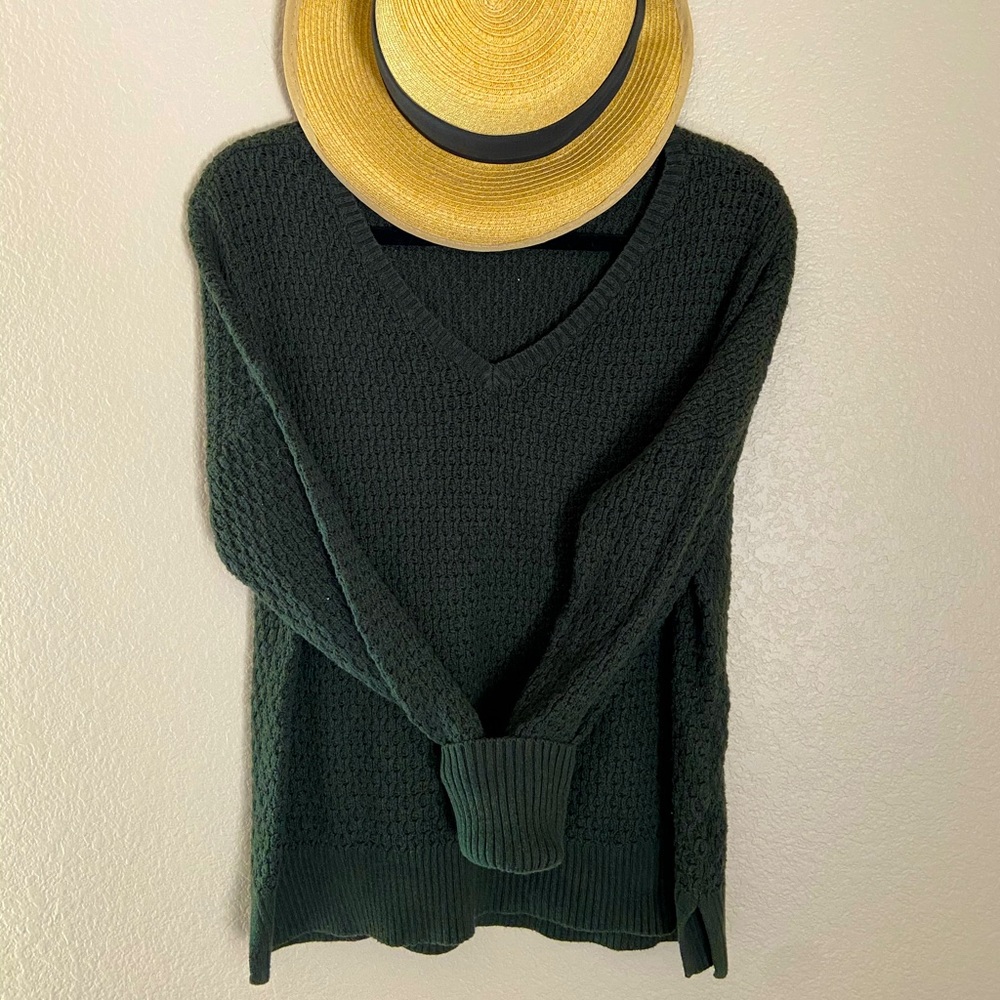 American Eagle dark green lightweight knit sweater